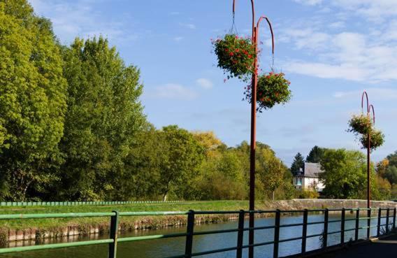 Camping Le Vallage Attigny Esterno foto